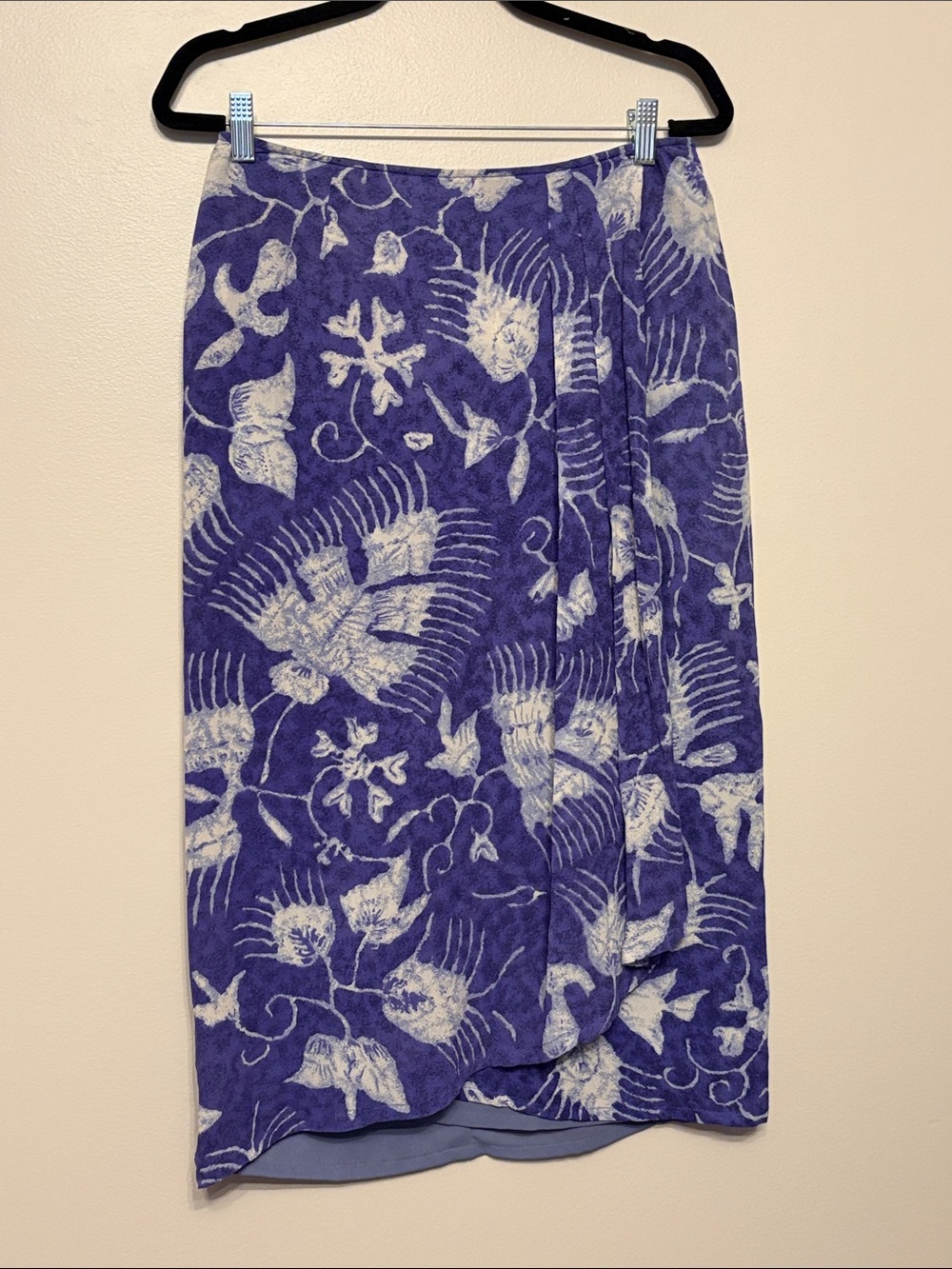 Carlisle Light Purple and White Floral Silk Skirt. Size 10